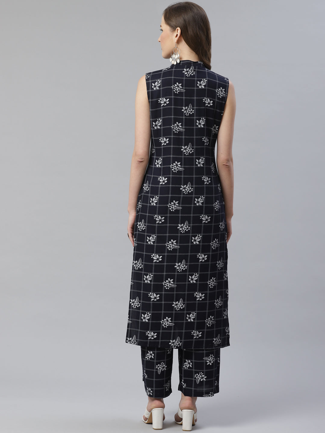 Jompers Women Black & White Floral Printed Kurta with Palazzos | Grocsy