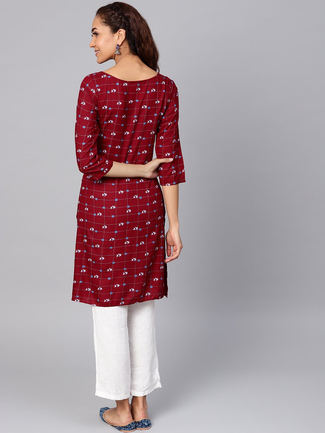 Jompers Women Maroon & Off-White Checked Straight Kurta | Grocsy
