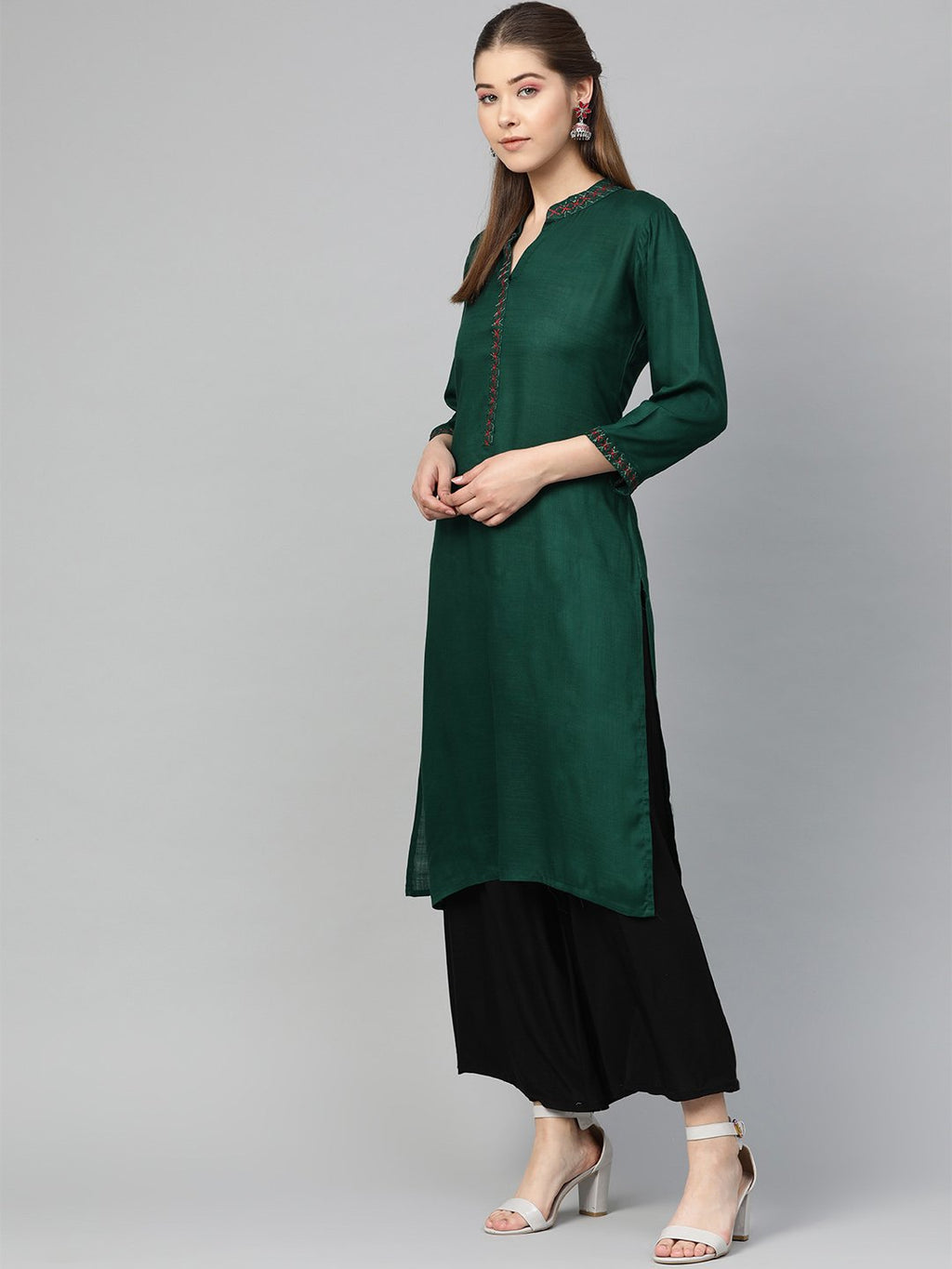 Jompers Women Green Embroidered Straight Kurta | Grocsy