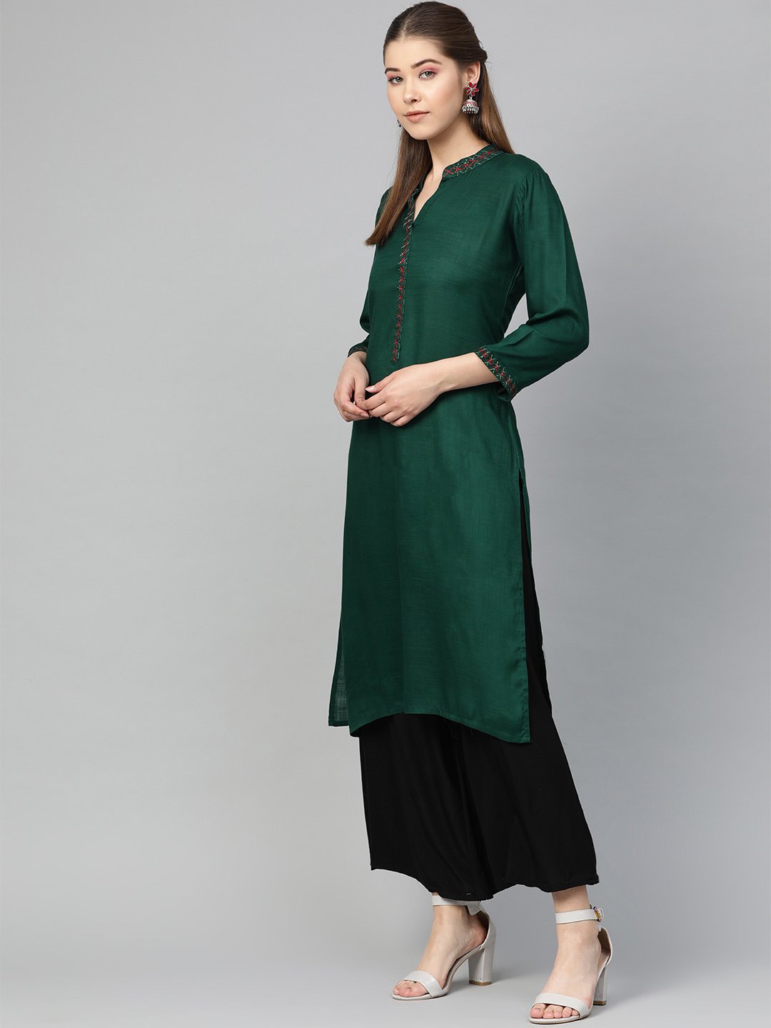 Jompers Women Green Embroidered Straight Kurta | Grocsy