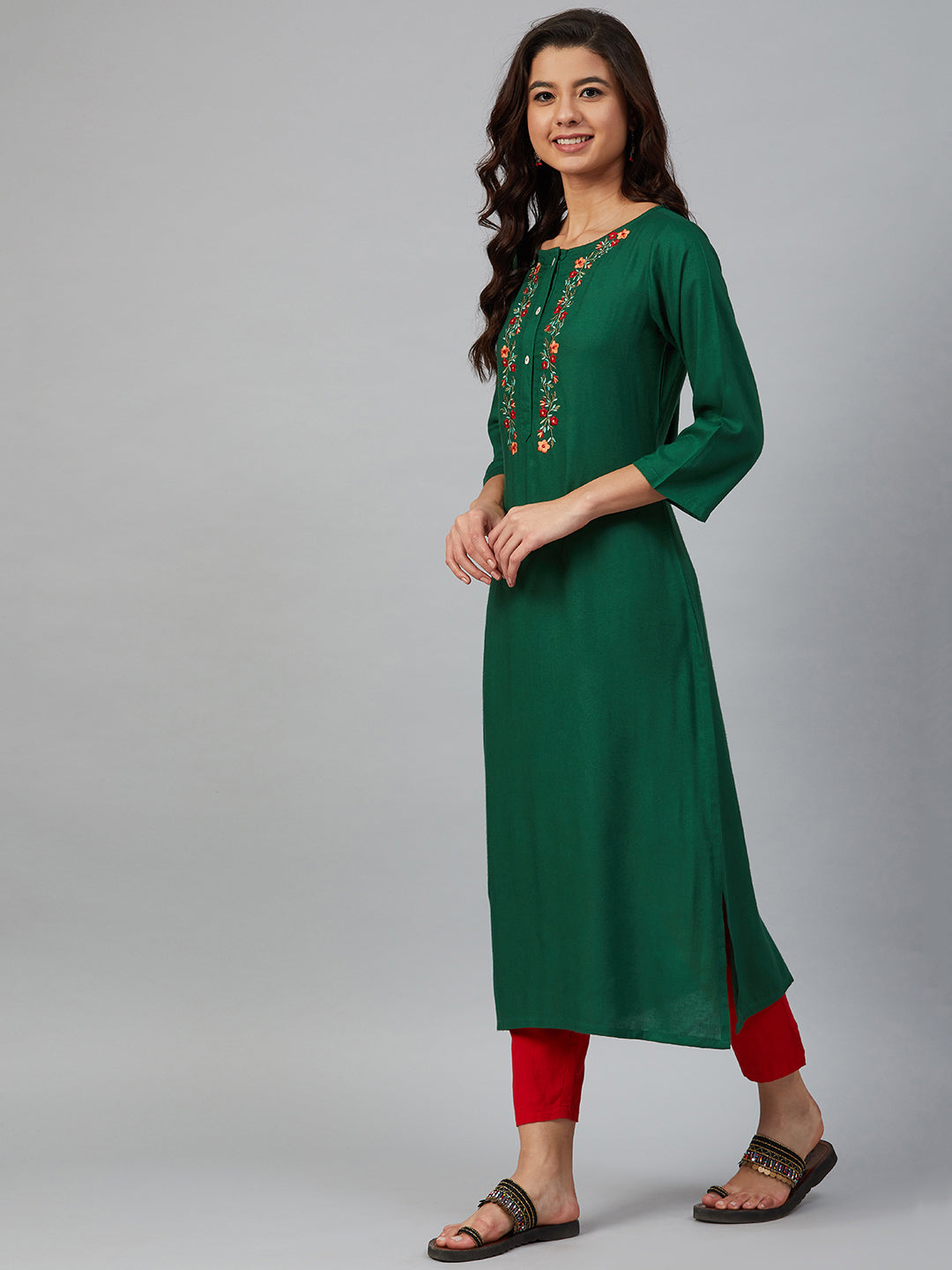 Jompers Women Green & Peach-Coloured Yoke Embroidered Straight Kurta | Grocsy