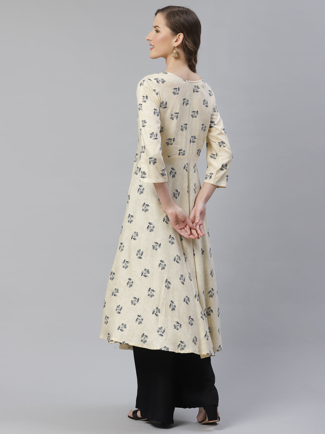 Jompers Women Off-White & Black Floral Printed A-Line Kurta ( ream ) | Grocsy