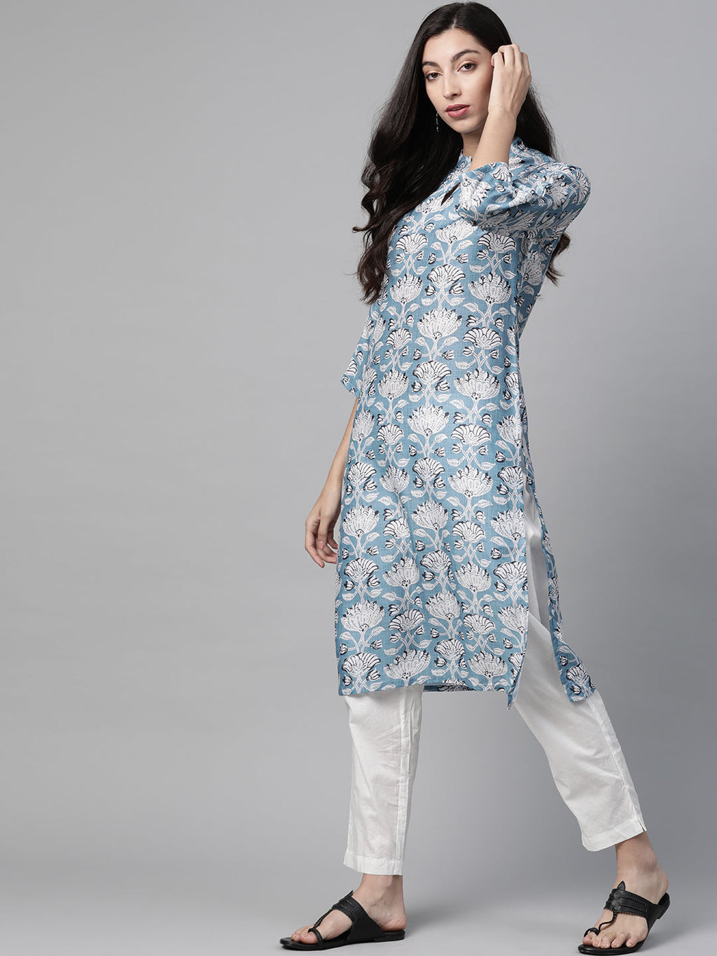Jompers Women Blue & White Floral Printed Keyhole Neck Floral Kurta | Grocsy
