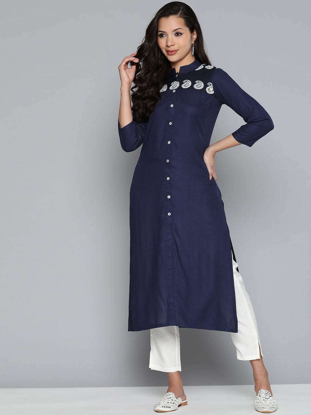 Jompers Women's Paisley Embroidered Chikankari Navy Kurta | Grocsy