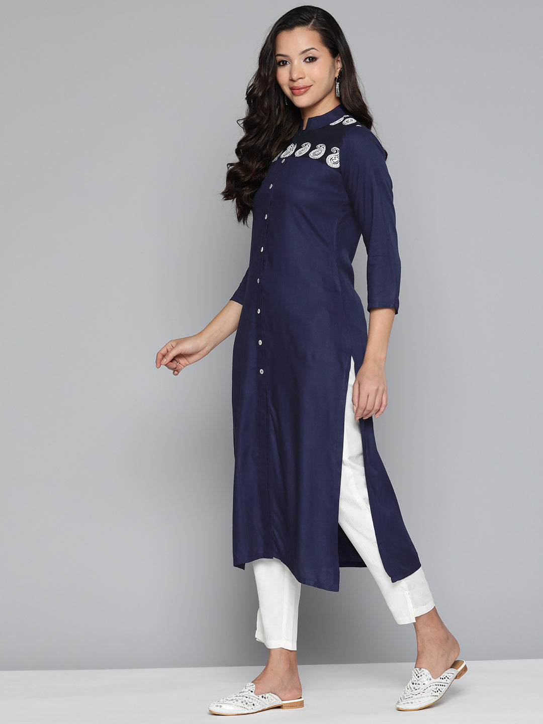 Jompers Women's Paisley Embroidered Chikankari Navy Kurta | Grocsy