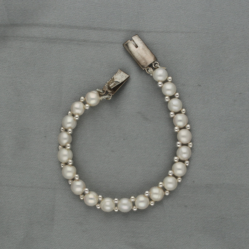 J Pearls Charm 1 Line Pearl Bracelet