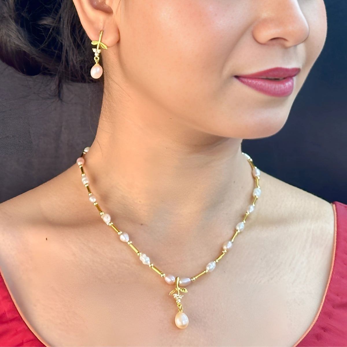 J Pearls Esita Pearl Pendant Set | Grocsy