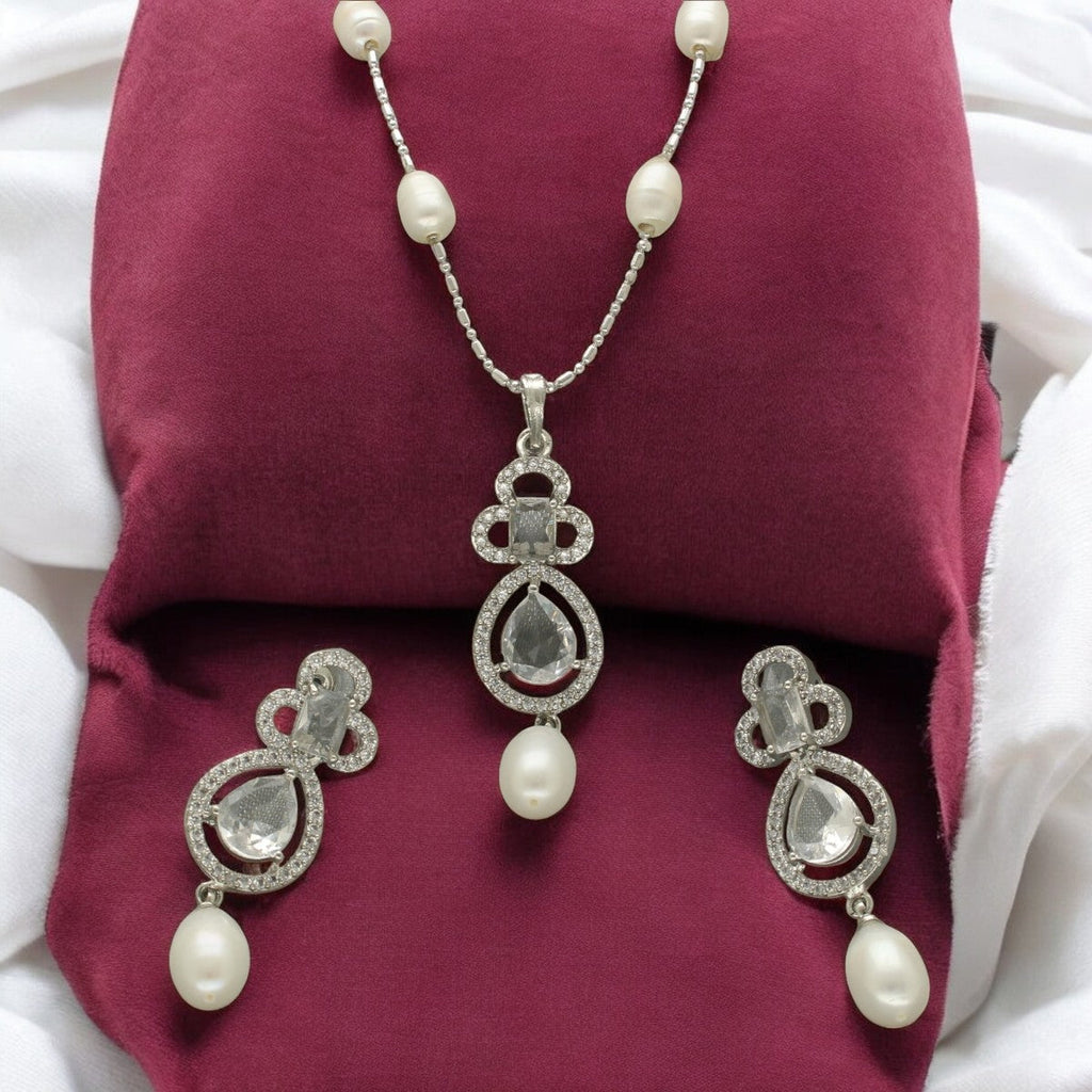 J Pearls Brielle Pearl Pendant Set | Grocsy