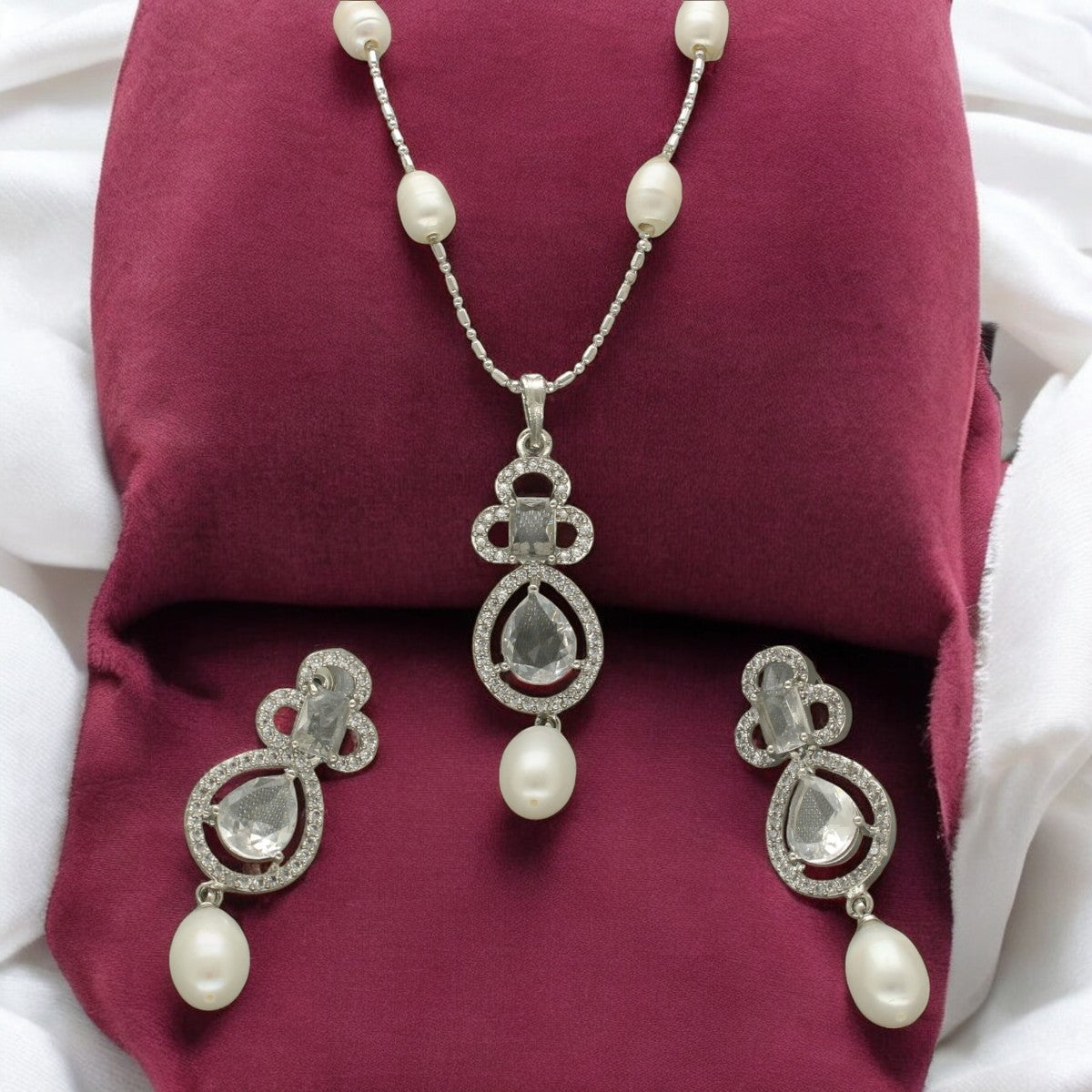 J Pearls Brielle Pearl Pendant Set | Grocsy