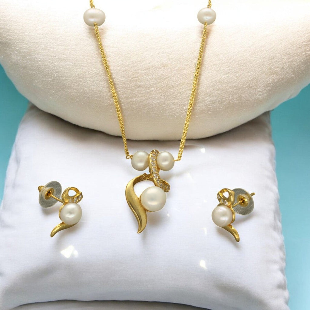 J Pearls Vivita Pearl Pendant Set | Grocsy