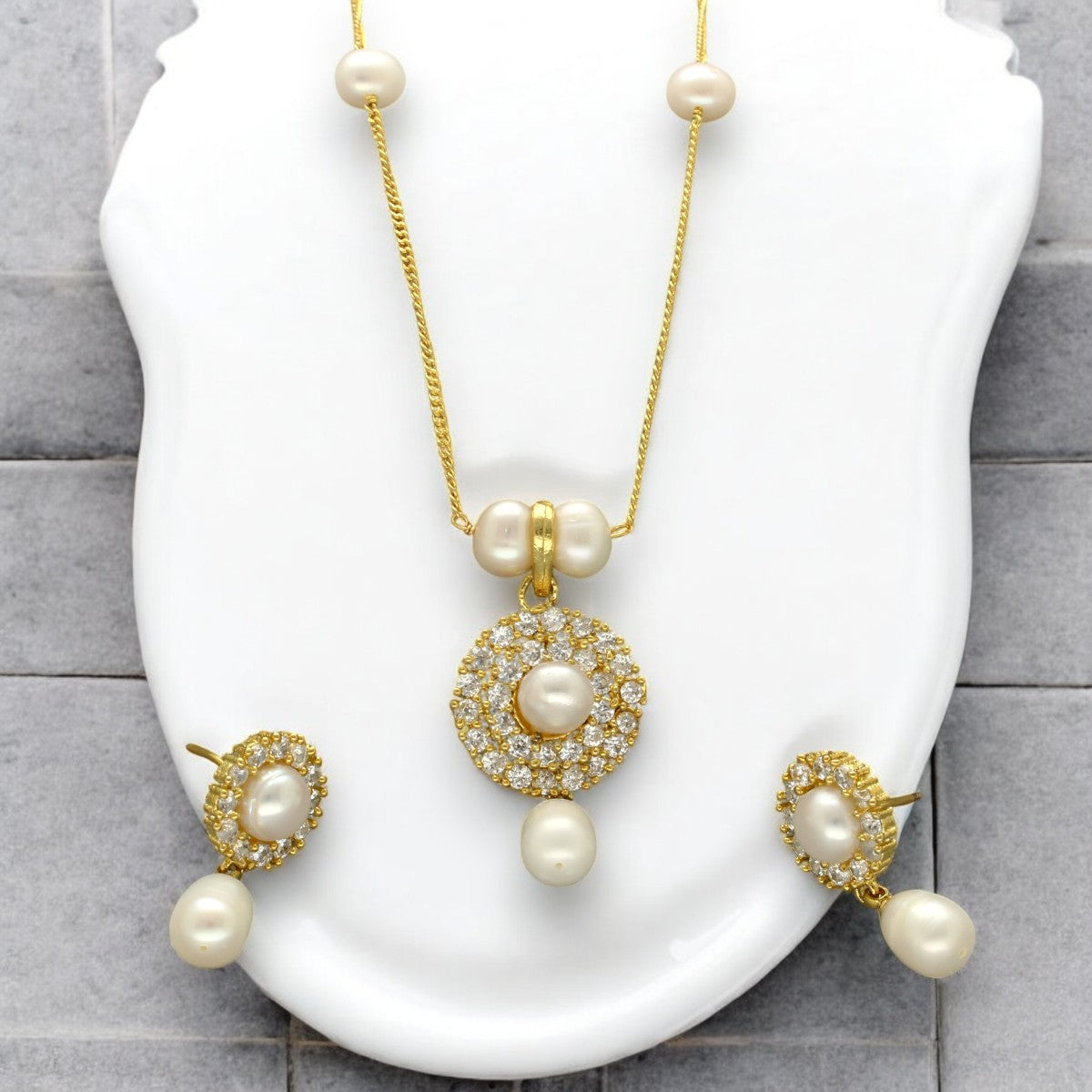 J Pearls Clara Pearl Pendant Set | Grocsy
