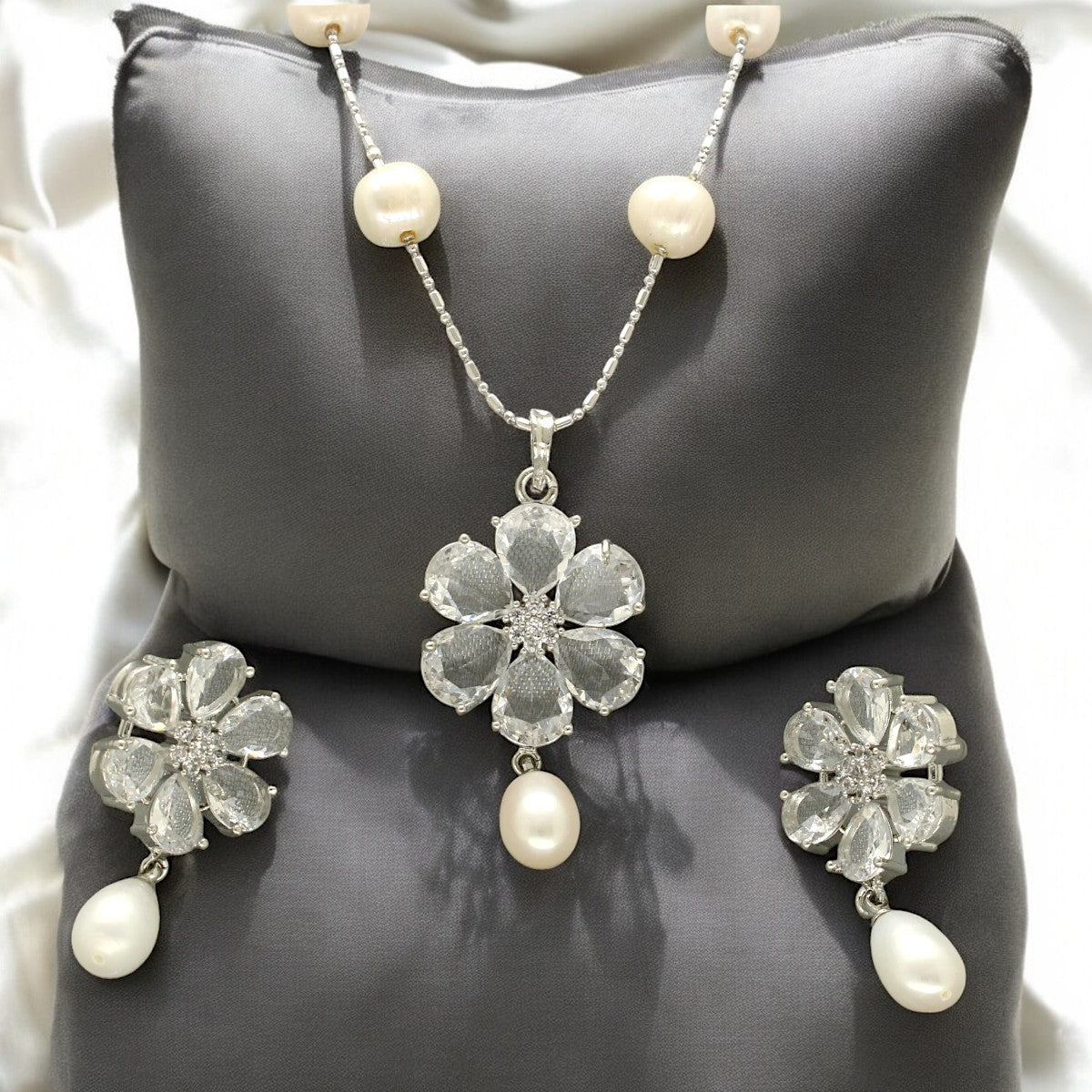 J Pearls Roye Pearl Pendant Set | Grocsy