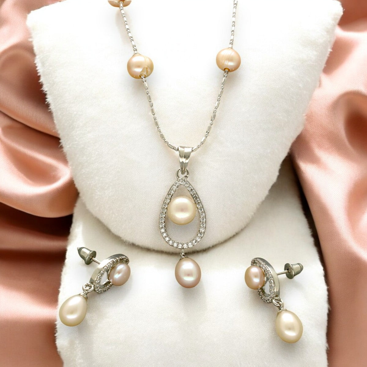 J Pearls Tasha Pearl Pendant Set | Grocsy