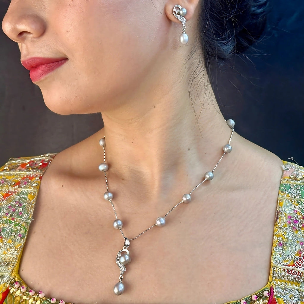 J Pearls Vitya Pearl Pendant Set | Grocsy