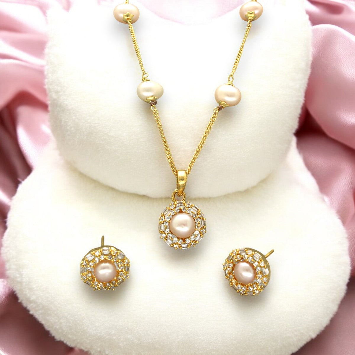 J Pearls Orvele Pearl Pendant Set | Grocsy
