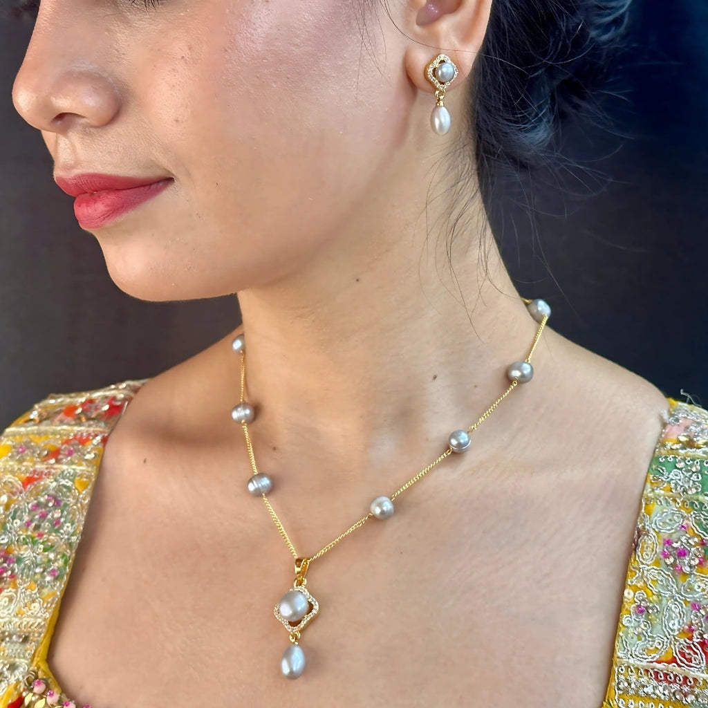 J Pearls Mehri Pearl Pendant Set | Grocsy
