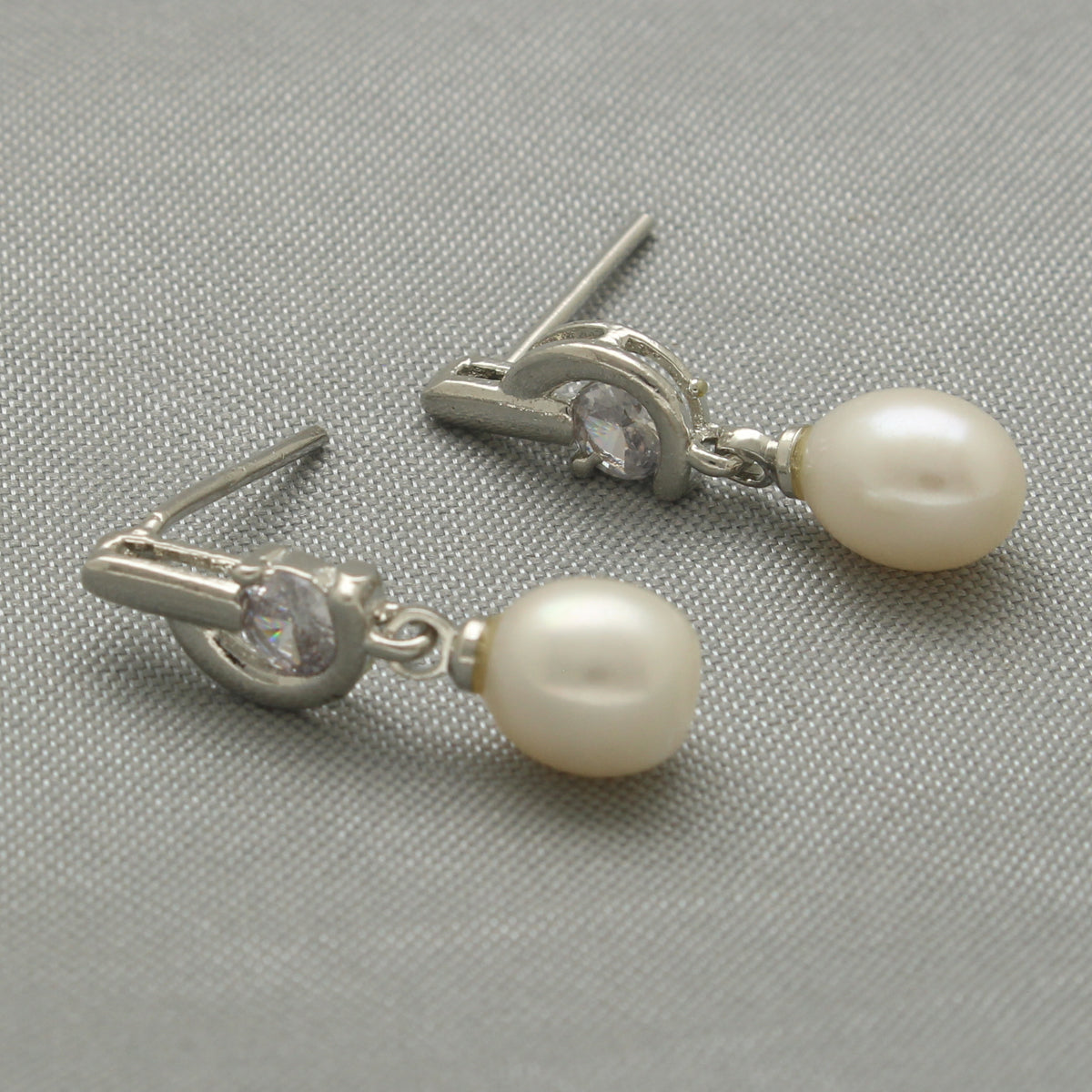 J Pearls Charvi Pearl Earrings | Grocsy