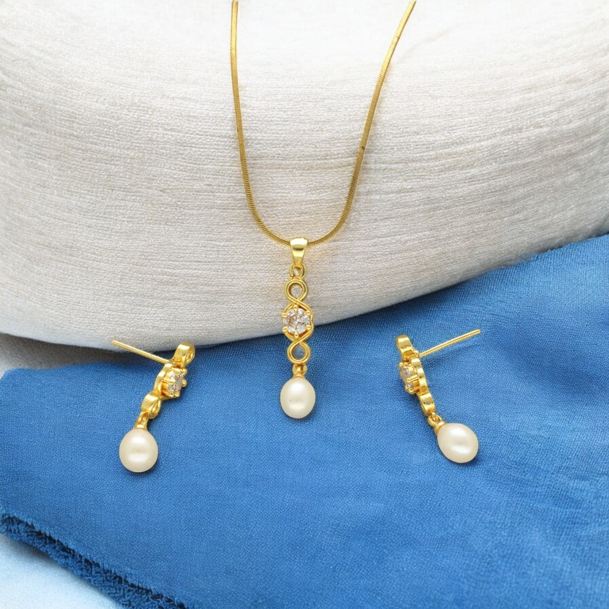J Pearls Elora Pearl Pendant Set | Grocsy