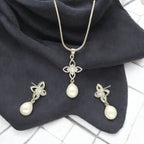 J Pearls Flora Pearl Pendant Set | Grocsy