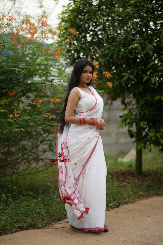khanduapata White & Red Leaf Pattern Cotton Saree For Women | Grocsy