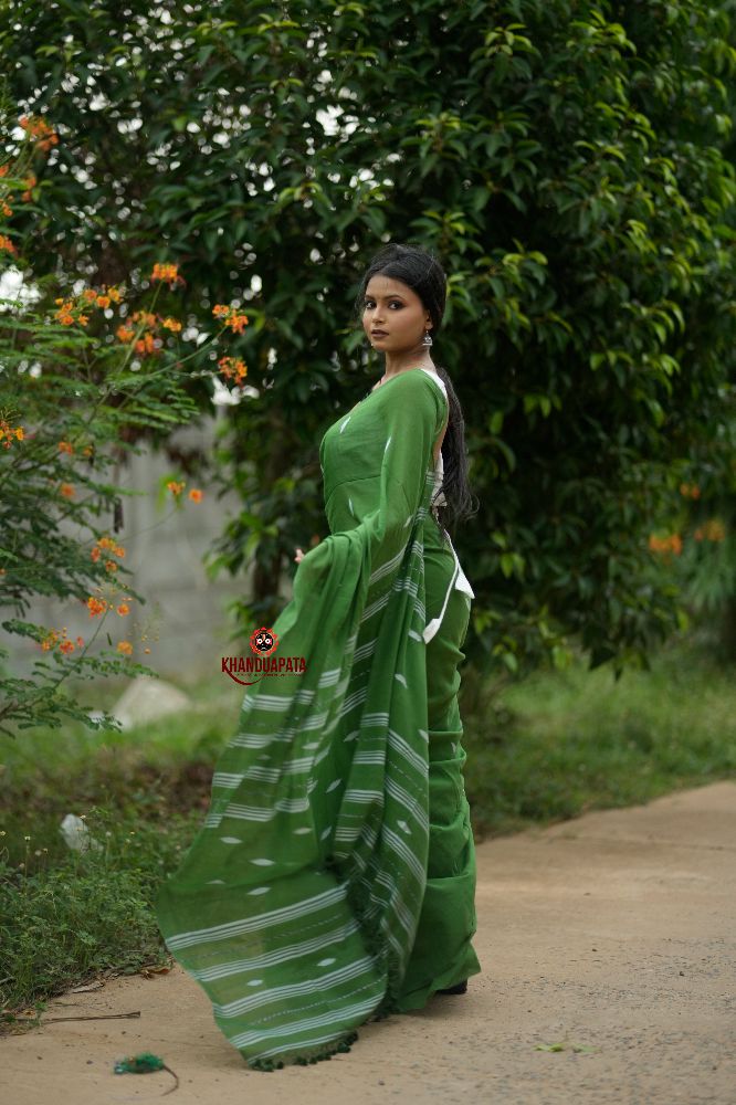 khanduapata Green & White Leaf Pattern Cotton Saree For Women | Grocsy