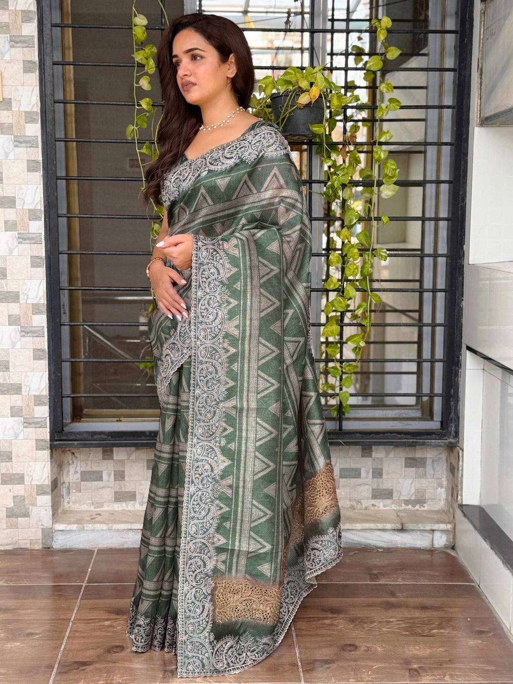 Evanik Green Kashmiri Style Digital Printed Saree With Unstitched Blouse | Grocsy