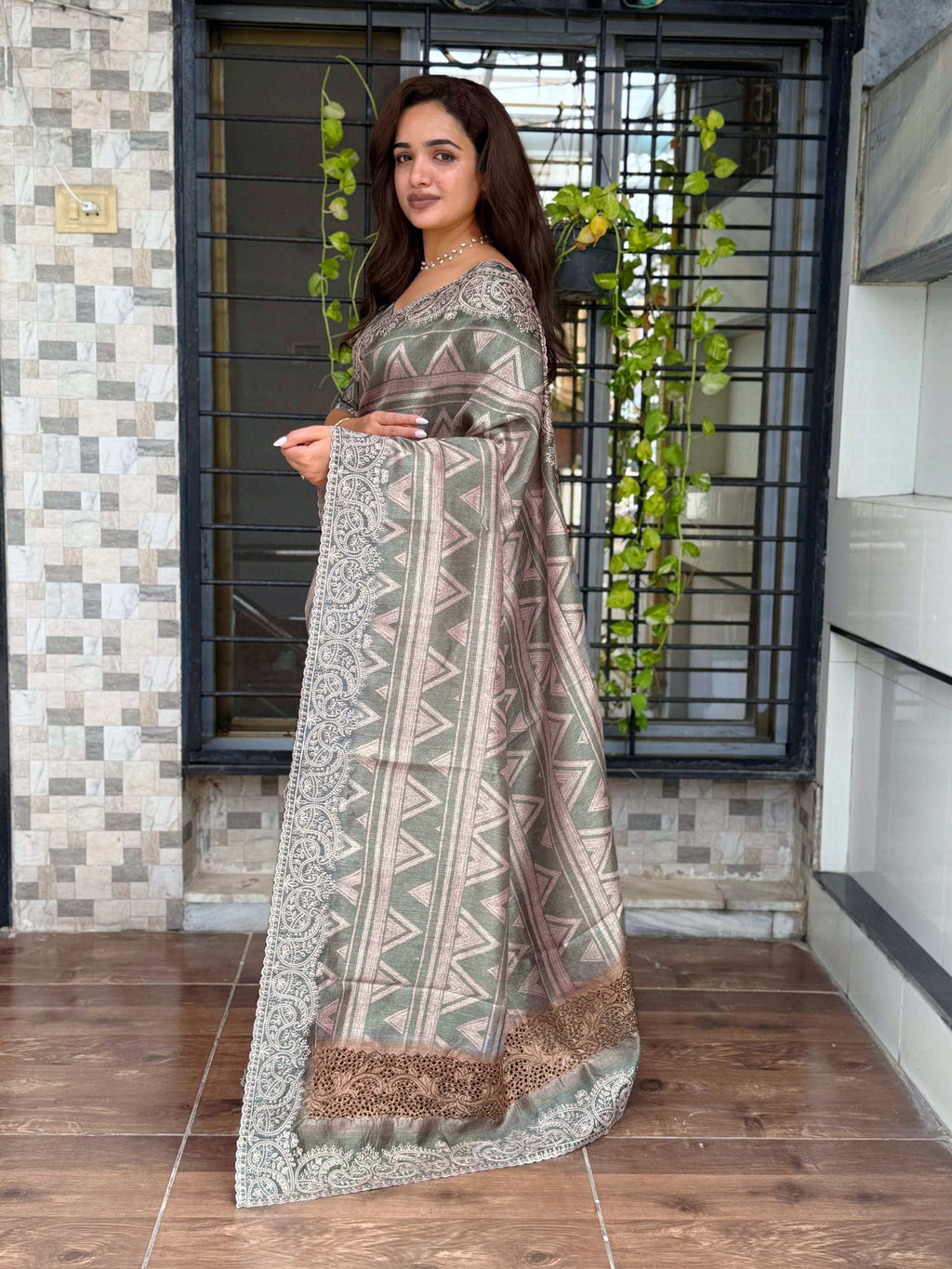 Evanik Grey Kashmiri Style Digital Printed Saree With Unstitched Blouse | Grocsy