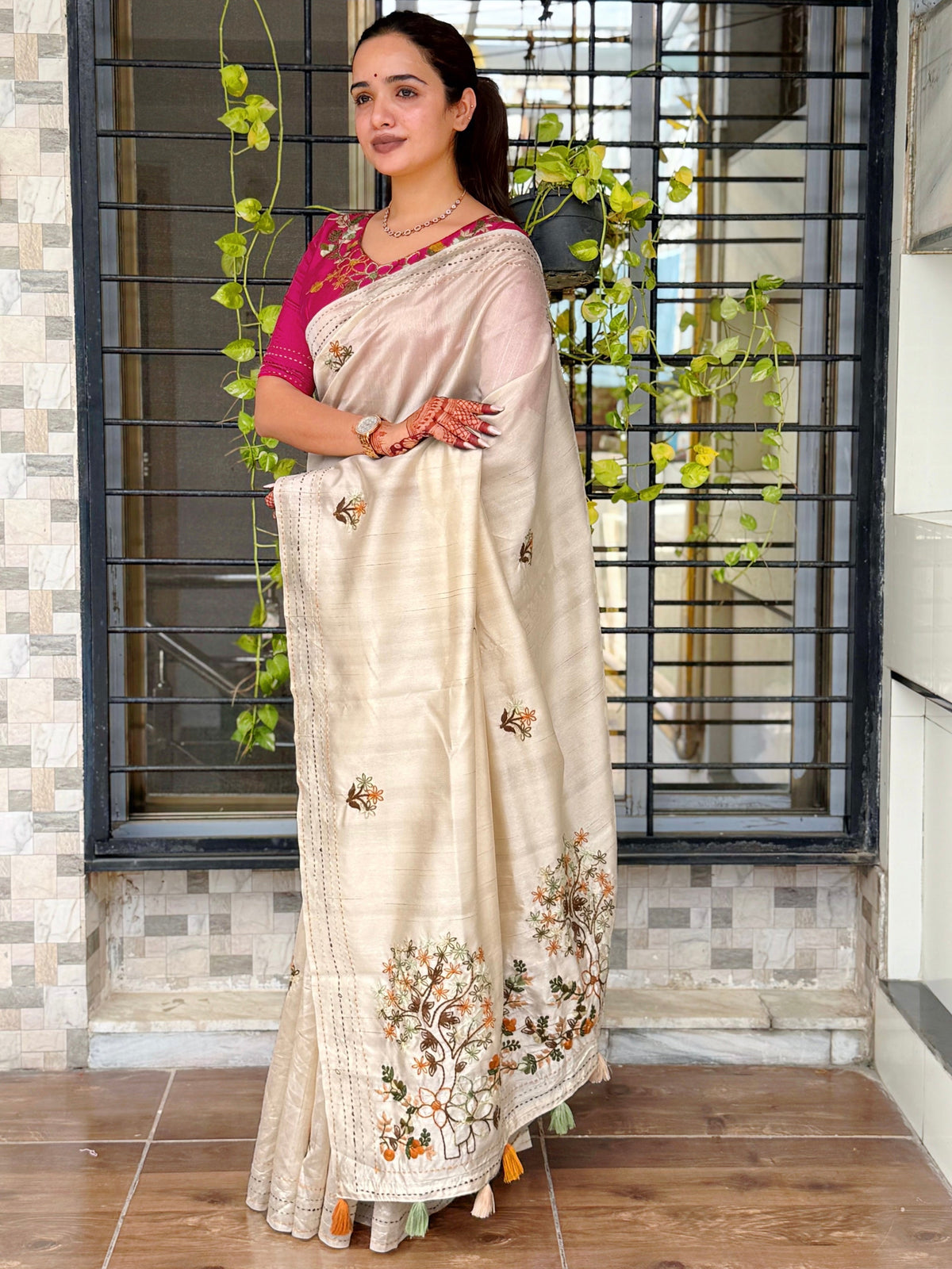 Evanik Cream Kashmiri Style Thread Embroidered Work Saree With Unstitched Blouse | Grocsy