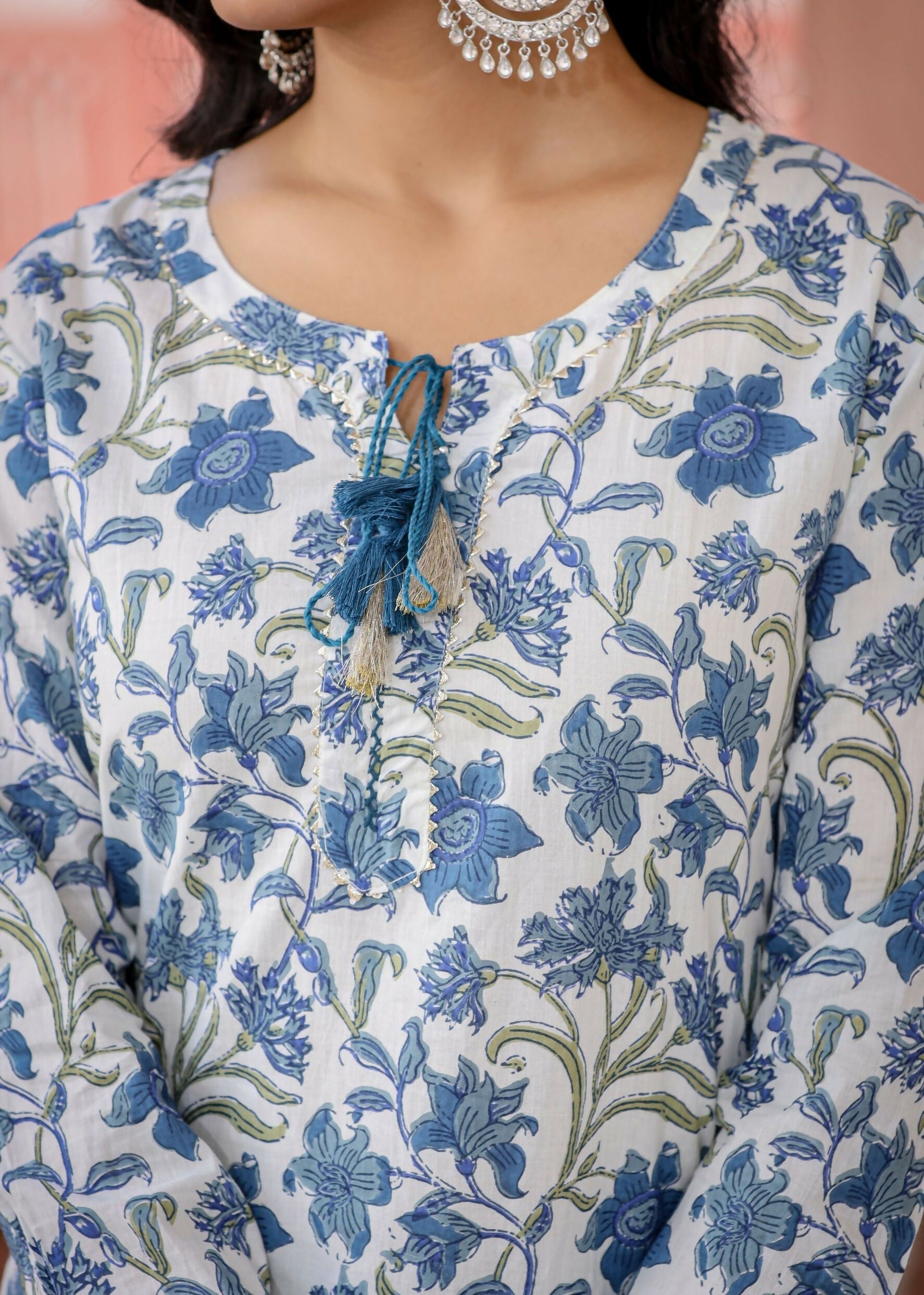 Kaajh Women's White Blue Floral Print Kurta Pant Set | Grocsy