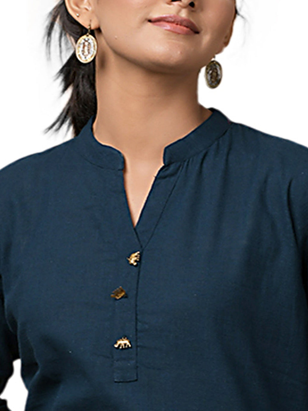 Kaajh Women's Blue Solid Metal Embellishment Kurta | Grocsy