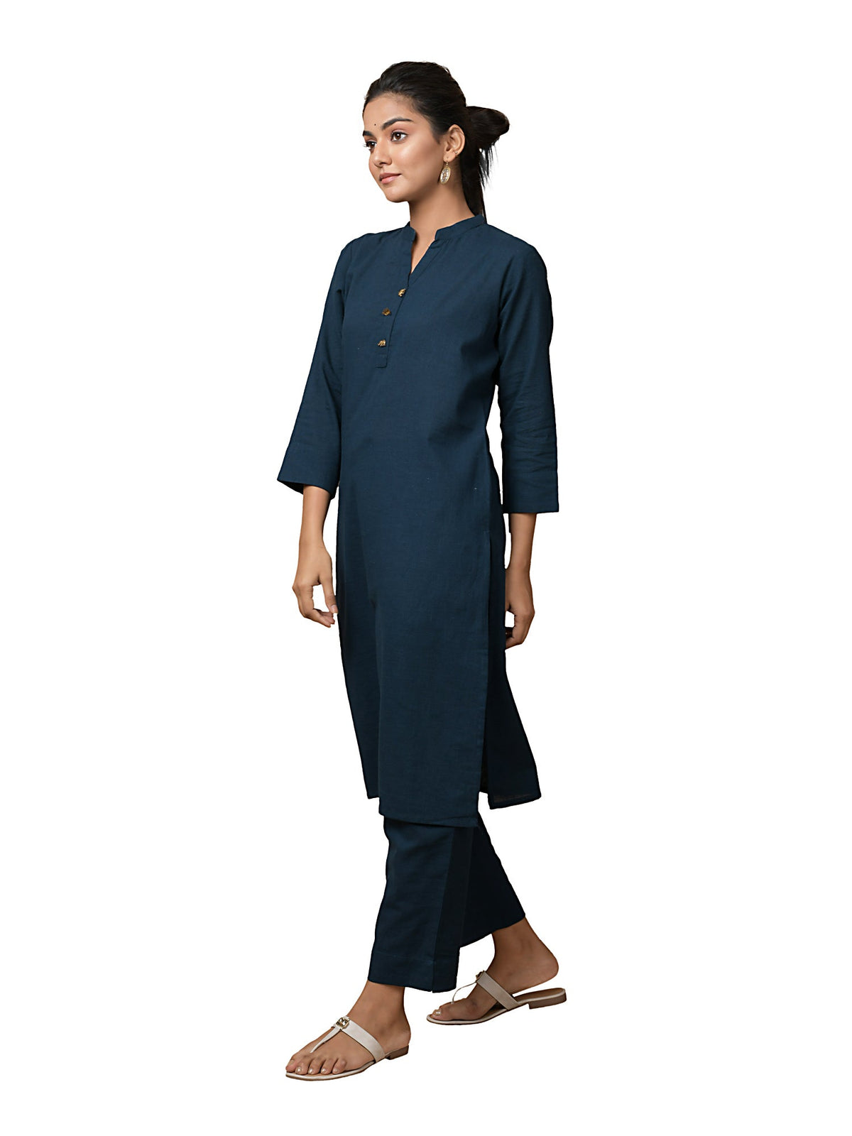 Kaajh Women's Blue Solid Metal Embellishment Kurta | Grocsy