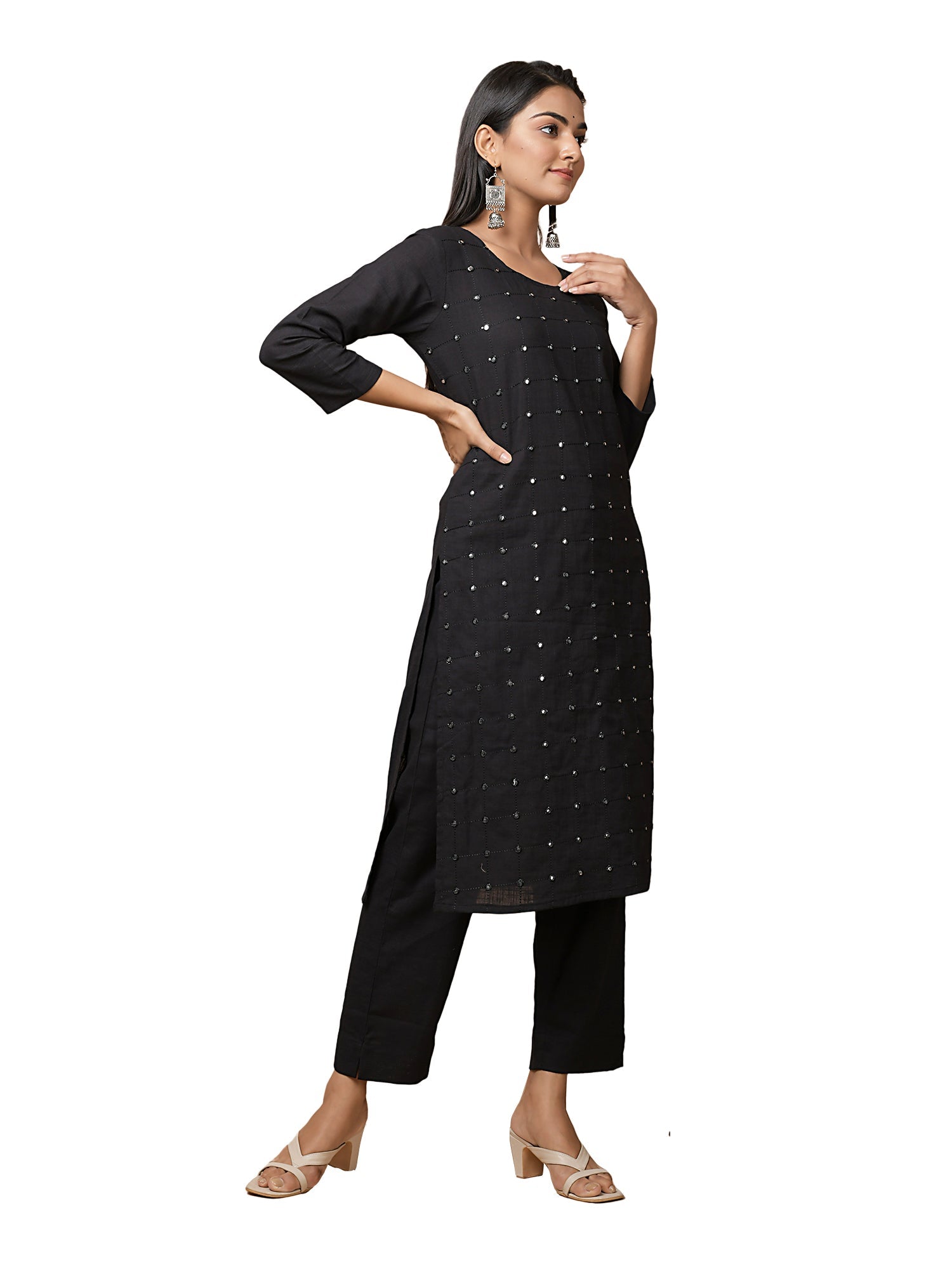 Kaajh Women's Black Solid Mirror Embellishment Kurta | Grocsy