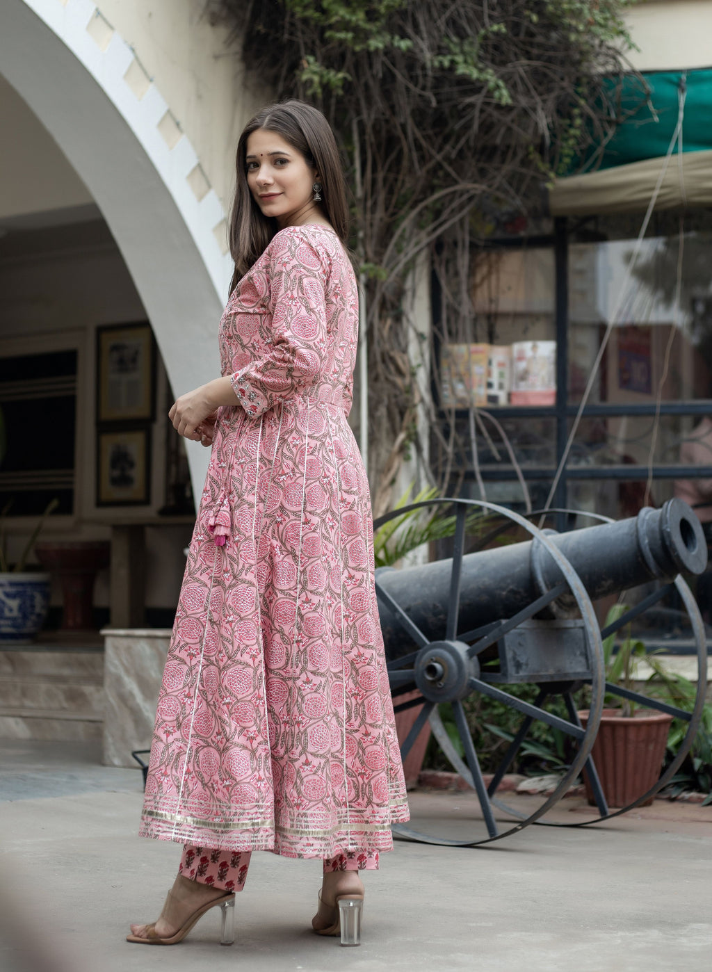 Kaajh Women's Pink Floral Anarkali Kurta Pant Set | Grocsy