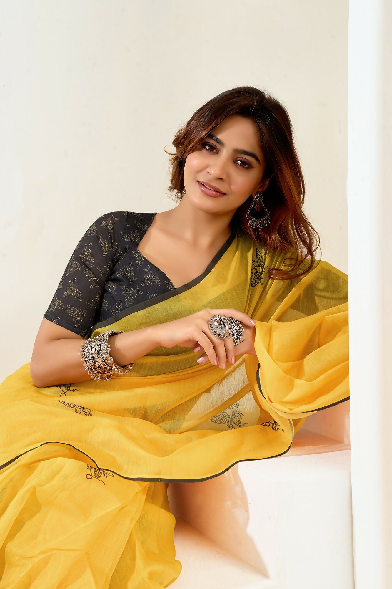 Vastranavya Mustard Digital Printed Linen Ready To Wear Designer Saree with Unstitched Blouse | Grocsy