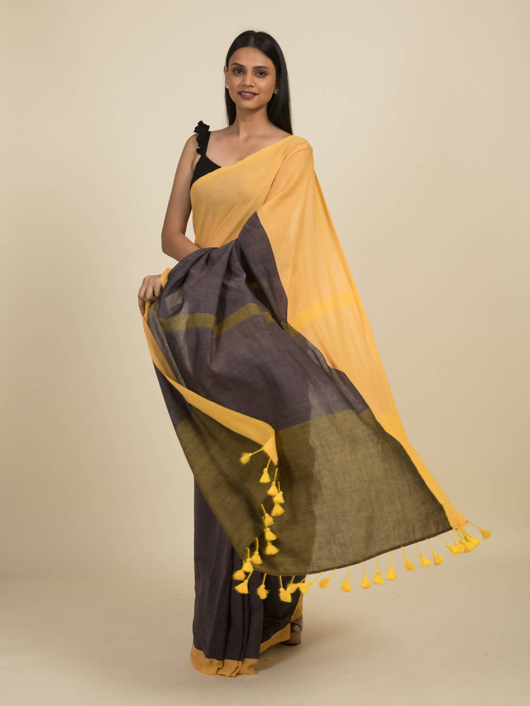 Suta Grey Yellow Colourblocked Pure Cotton Saree | Grocsy