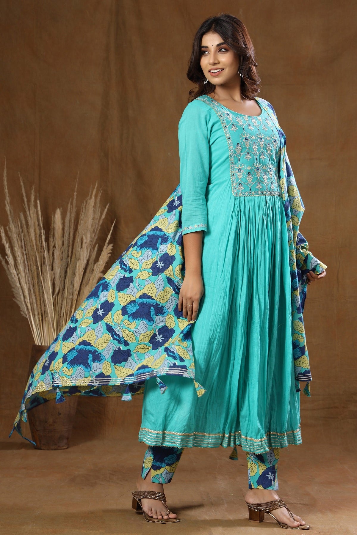 Kaajh Women's Turquoise Floral Print Anarkali Suit Set | Grocsy