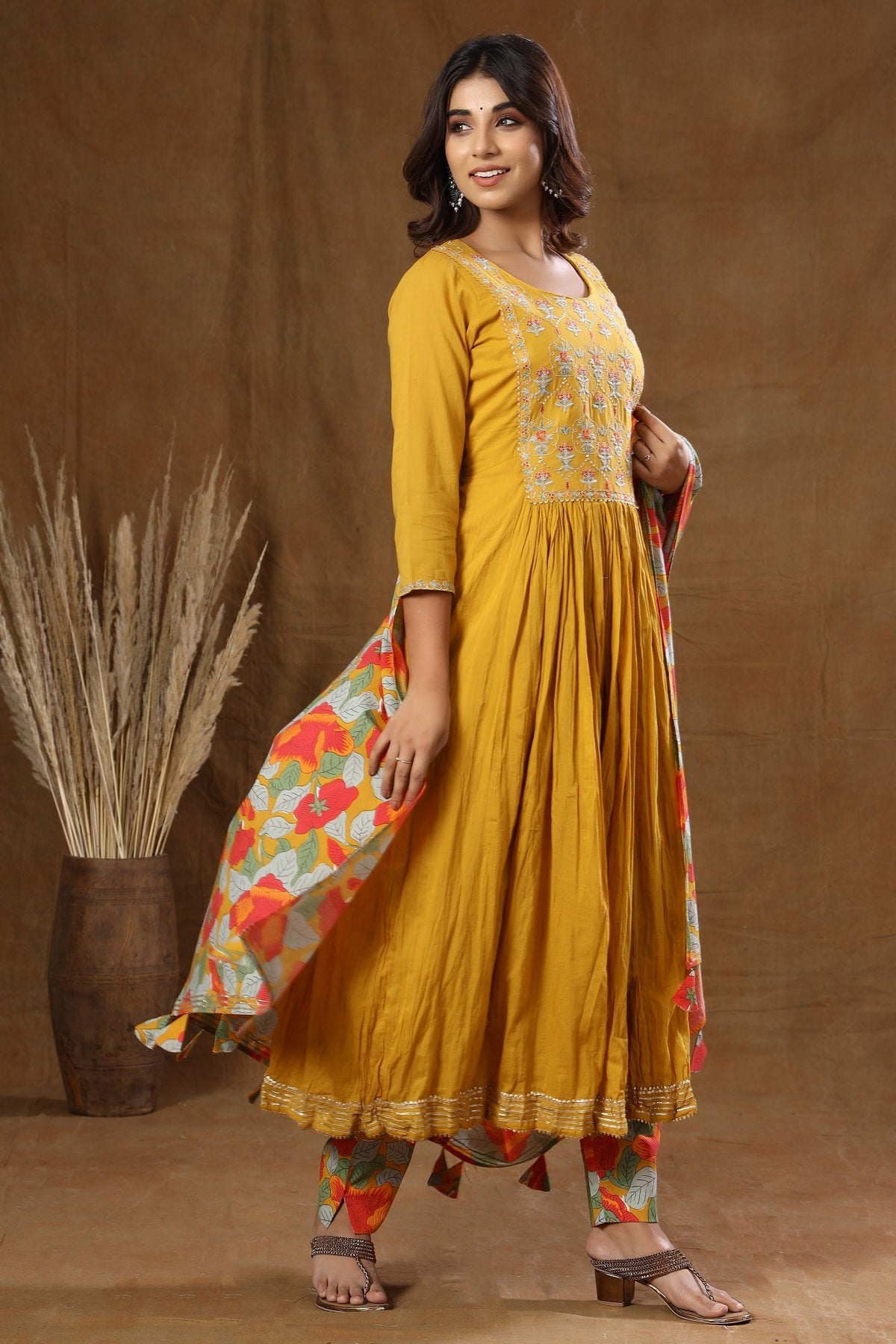 Kaajh Women's Yellow Floral Print Anarkali Suit Set | Grocsy