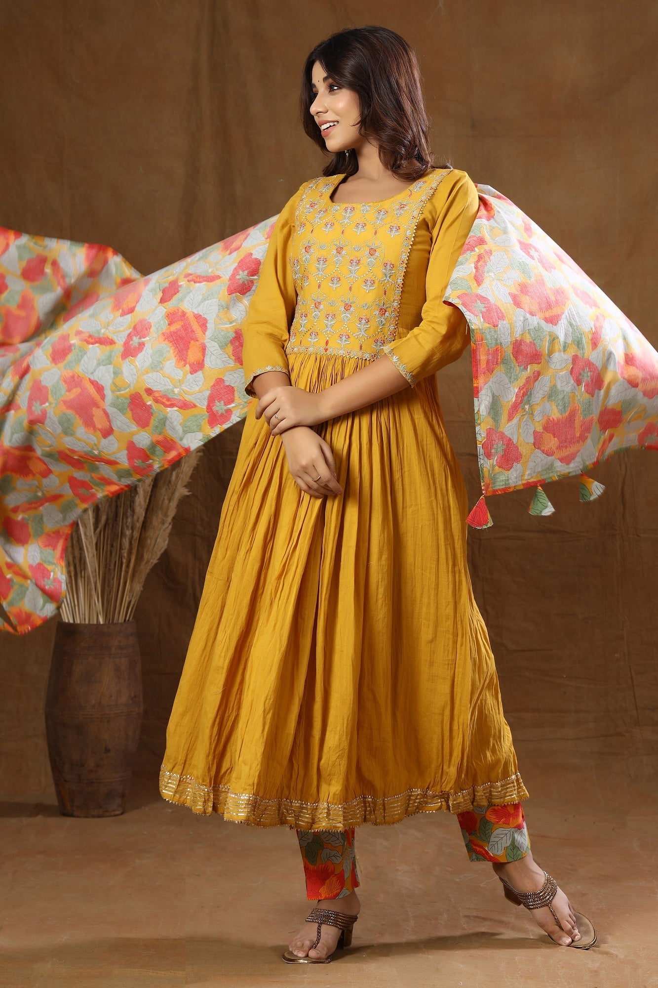 Kaajh Women's Yellow Floral Print Anarkali Suit Set | Grocsy