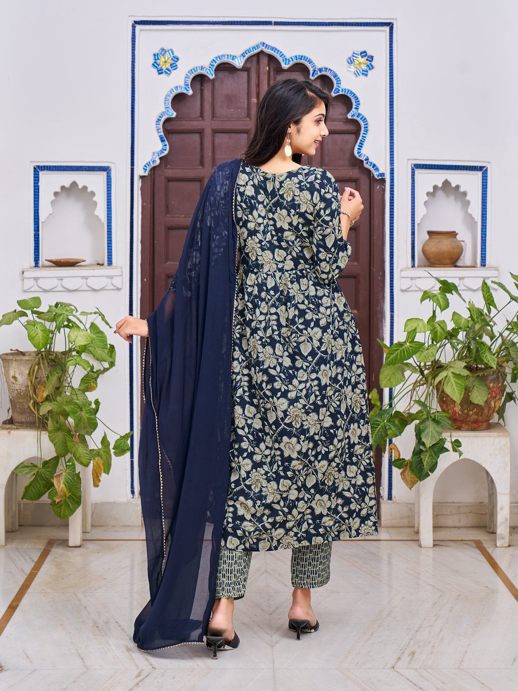 Alia Cut Floral Embroidered Kurta With Pant & Dupatta, Multicolor - Hiral Fashion | Grocsy