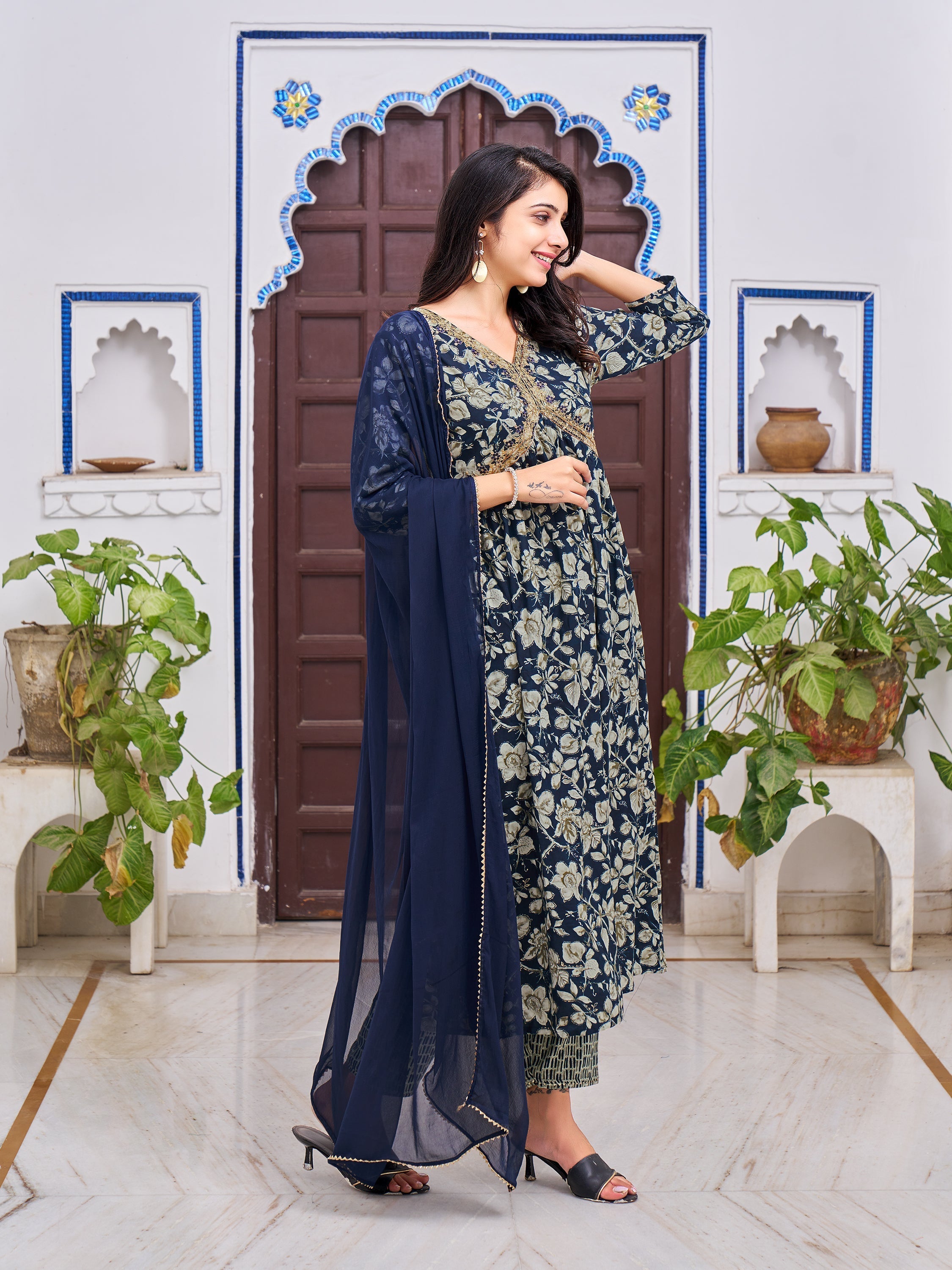 Alia Cut Floral Embroidered Kurta With Pant & Dupatta, Multicolor - Hiral Fashion | Grocsy