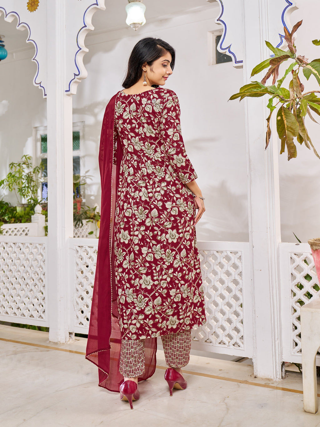 Alia Cut Floral Embroidered Kurta With Pant & Dupatta, Multicolor - Hiral Fashion | Grocsy