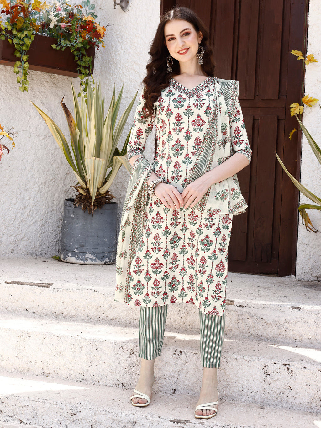 Floral Printed Kurta With Pant & Dupatta, Multicolor - Hiral Fashion | Grocsy
