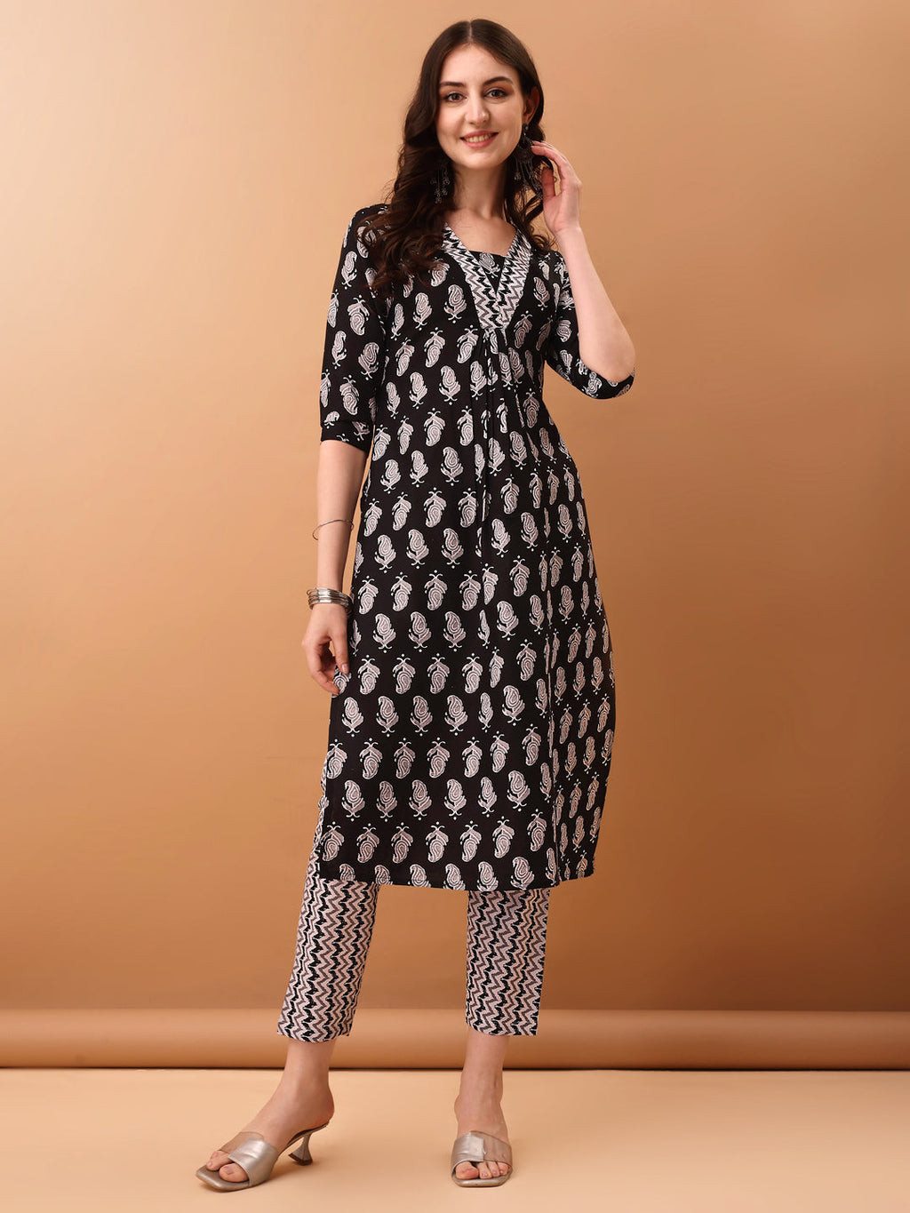 Floral Printed Kurta With Pant & Dupatta, Black - Hiral Fashion | Grocsy