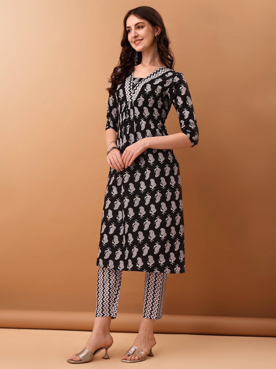 Floral Printed Kurta With Pant & Dupatta, Black - Hiral Fashion | Grocsy