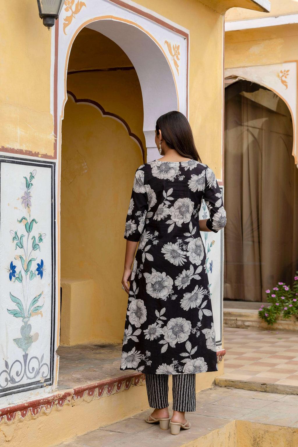 Floral Printed Kurta With Pant & Stripe Printed Dupatta, Black - Hiral Fashion | Grocsy