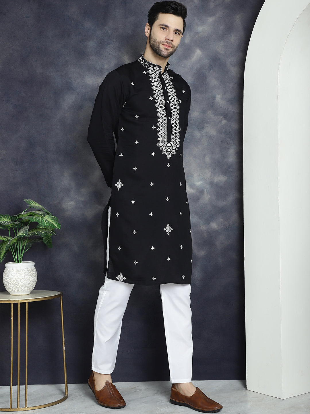 Jompers Men's Embroidered Kurta - Black | Grocsy