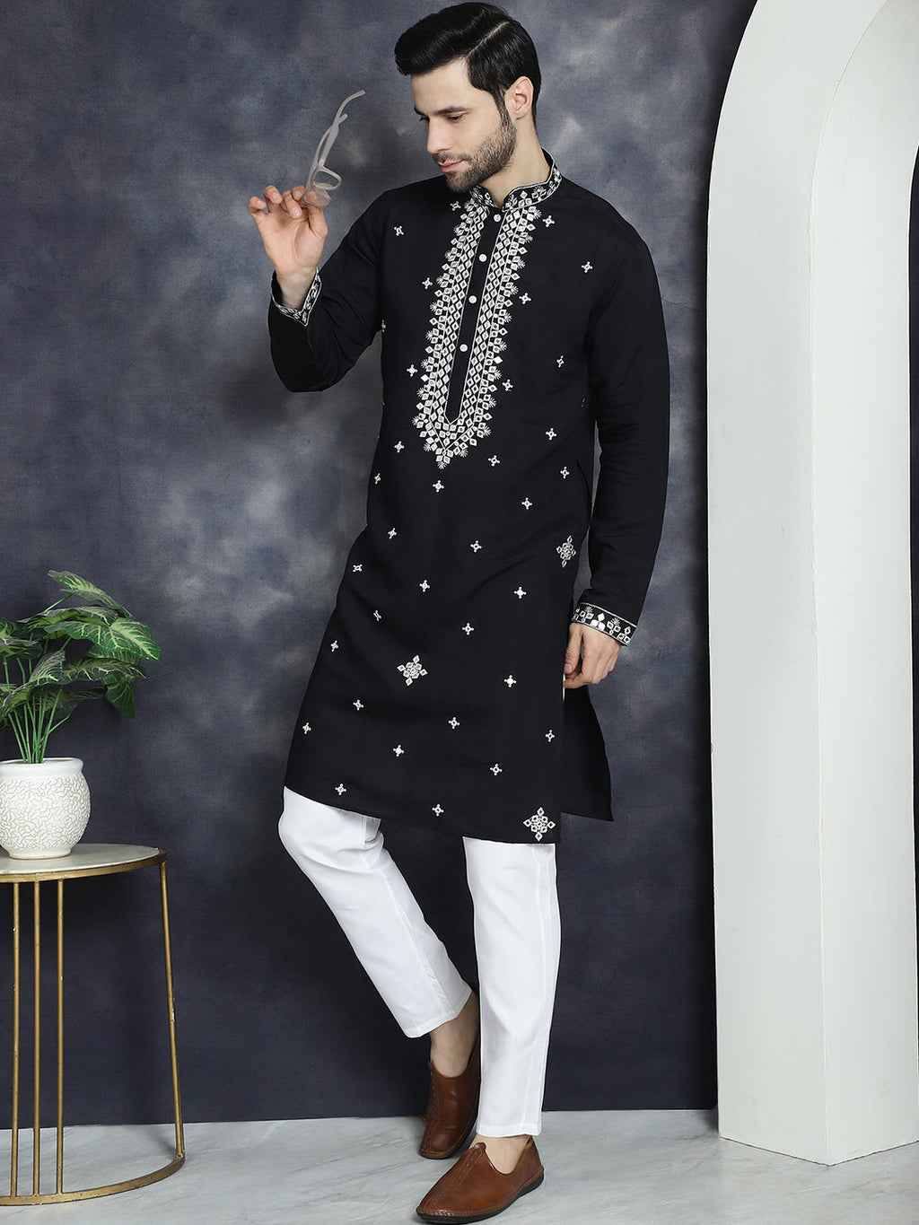 Jompers Men's Embroidered Kurta - Black | Grocsy