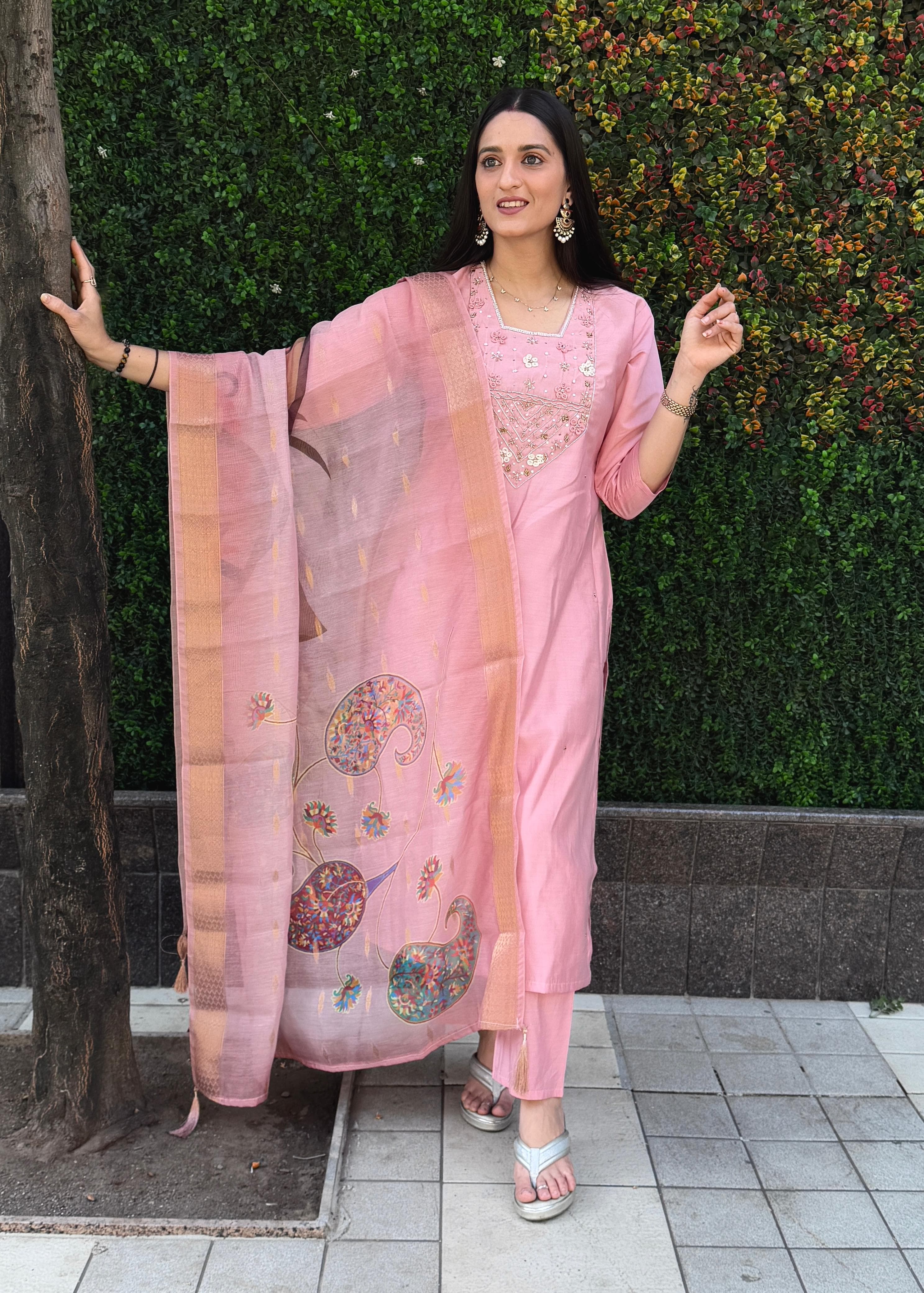 Vedant Vastram Kurta Pant Set With Dupatta Having Beautiful Handwork - Light Pink | Grocsy