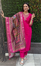 Vedant Vastram Kurta Pant Set With Dupatta Having Beautiful Handwork - Pink | Grocsy