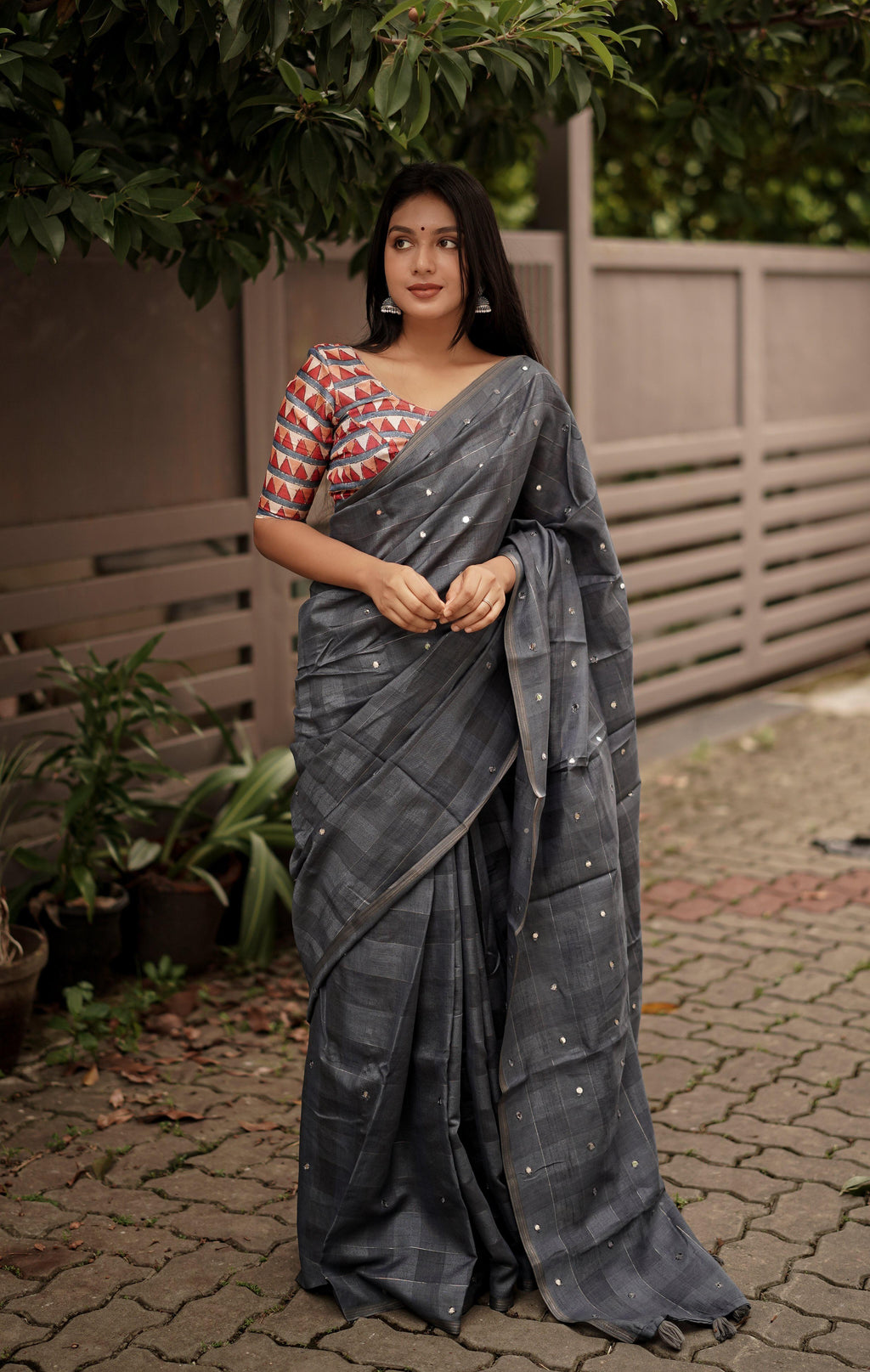 Grey Pure Linen Ethnic Motifs Saree with Unstitched Blouse - A2M | Grocsy